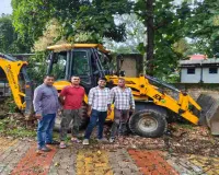 Giridih News: करहरबारी सुरक्षित वन में JCB से खोदी जा रही थी नींव, वन विभाग की कार्रवाई से अतिक्रमणकारी फरार