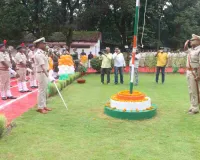 Ranchi News: स्वतंत्रता दिवस पर रांची पुलिस ने फहराया तिरंगा, एकता-अखंडता की रक्षा का लिया संकल्प