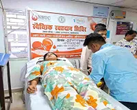 Sahibganj News: SBI ने खोला ‘जिंदगी का खाता’, साहिबगंज शाखा में 10 कर्मचारियों ने किया रक्तदान