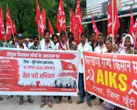 Khunti News: हाथियों के आतंक समेत विभिन्न मांगों को लेकर किसानों ने खूंटी-सिमडेगा रोड किया जाम