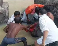 Lohardaga News: कोयल नदी में पत्थरों के बीच फंसा मिला महिला का शव, गुरुवार से थी लापता