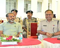 Giridih News: कानून-व्यवस्था होगी मजबूत, डीसी और एसपी ने 32 नए वाहनों को दिखाई हरी झंडी