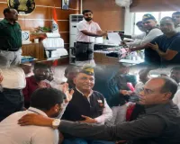 Palamu News: प्रशासन के आश्वासन के बाद टूटा सत्यनारायण शुक्ला का 6 दिवसीय अनशन, संघर्ष जारी रखने का संकल्प
