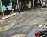 Sahibganj News: बारिश ने खोली बरहरवा नगर पंचायत की तैयारियों की पोल, सड़कों पर बह रहा गंदा पानी