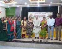 Koderma News: अहिवरण वंशज ने बांटे 300 फलदार पौधे, हरियाली संरक्षण का लिया संकल्प