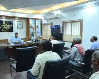 Deoghar News: अंचल स्तर पर लंबित मामलों पर उपायुक्त सख्त, अधिकारियों को दिए समयबद्ध निष्पादन निर्देश