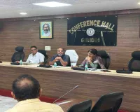 Giridih News: उपायुक्त रामनिवास यादव ने समीक्षा बैठक में विकास योजनाओं को गति देने का दिया निर्देश