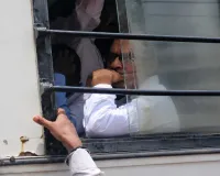 JPSC विवाद: छात्रों के समर्थन में धरना देने पहुंचे बरही विधायक मनोज यादव गिरफ्तार, खेलगांव ले गई पुलिस
