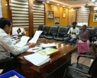 Sahebganj News: उपायुक्त दीपक कुमार दुबे ने जनता दरबार में सुनीं आम लोगों की समस्याएं