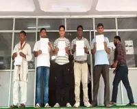 Palamu News: JSSA अध्यक्ष सत्यनारायण शुक्ला के नेतृत्व में समाहरणालय पर अनिश्चितकालीन धरना