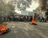 Crime News: फायरिंग में घायल युवक की कोलकाता में इलाज के दौरान मौत, सड़क जाम कर लोगों ने किया प्रदर्शन