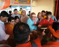 Jharkhand News: तारापुर में कांवड़ियों की सेवा में जुटे विधायक सरयू राय, बोल बम सेवा ट्रस्ट शिविर में परोसा भोजन