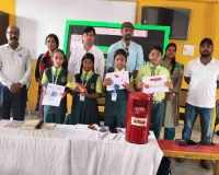 Koderma News: सेक्रेड हार्ट स्कूल में राखी निर्माण प्रतियोगिता, विद्यार्थियों ने जवानों के लिए बनाई आकर्षक राखियां