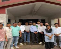 Giridih News: शिबू सोरेन की पुण्यतिथि पर झारखंड छात्र मोर्चा ने अस्पताल और वृद्धाश्रम में बांटे फल