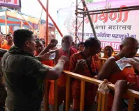 Dumka News: बासुकीनाथ श्रावणी मेला 2026: श्रद्धालुओं को जिला प्रशासन बांट रहा शीतल वाटर पाउच