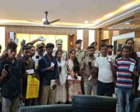 Pakur News: ऑपरेशन मुस्कान' के तहत पाकुड़ पुलिस ने लौटाए 28 गुमशुदा मोबाइल, लोगों के चेहरे पर लौटी मुस्कान