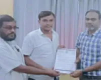 Sahibganj News: बरहरवा में किसानों की जेब पर डाका! खाद की मनमानी कीमत वसूली का आरोप, कार्रवाई की मांग