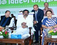 दिशोम गुरु शिबू सोरेन की प्रथम पुण्यतिथि पर मुख्यमंत्री हेमंत सोरेन ने प्रतिमा का किया अनावरण