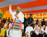 पांकी के सकलदीपा में पीड़ित आदिवासी परिवार से मिले नेता प्रतिपक्ष बाबूलाल मरांडी