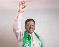 JMM Celebration: विधायक हेमलाल मुर्मू के जन्मदिन पर कार्यकर्ताओं ने बांटी मिठाइयां