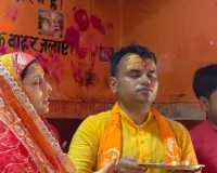 Giridih News: झारखंडधाम में महादेव की पूजा कर थाना प्रभारी ने की सुख-समृद्धि की कामना