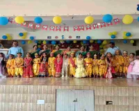 Giridih News: सरस्वती शिशु विद्या मंदिर में श्रीकृष्ण जन्माष्टमी की धूम, नन्हे भैया-बहनों ने मोहा मन