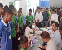 Lohardaga News: आवासीय विद्यालय में बच्चों के अस्वस्थ होने की सूचना पर लगा मेडिकल कैंप, हुई स्वास्थ्य जांच