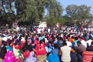 कोडरमा: माँग पूरी होने के बाद ही विद्यालय वापस आयेंगे