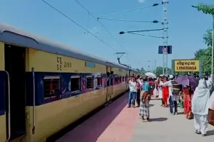 परेशानी से जूझते रांची-लोहरदगा ट्रेन के पैसेंजर