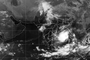 अब चक्रवात बुलबुल का खतरा, अगले छह घंटे में ले सकता है भयंकर रूप