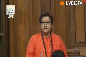 गोडसे विवाद : प्रज्ञा पर भाजपा ने गिरायी गाज तो बोलीं ‘यह झूठ का बवंडर’