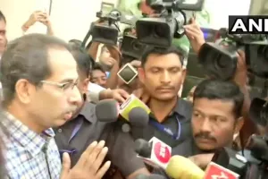 महाराष्ट्र : कांग्रेस नेताओं के साथ बैठक के बाद बोले उद्धव जो निर्णय होगा करेंगे सूचित