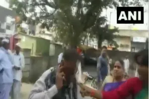 यह भी एक तानाशाही ही है, शिवसेना की महिला कार्यकर्ता से उद्धव की आलोचना करने वाले पर उड़ेल दी स्याही