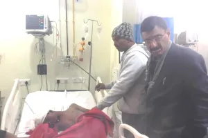 लोहरदगा उपद्रव में घायल लोगों का हाल जानने रिम्स पहुंचे संजय सेठ