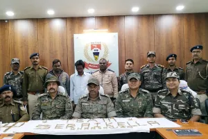 सरायकेला-खरसावां में पुलिस छापेमारी में हथियारों का जखीरा बरामद, चार लोग गिरफ्तार