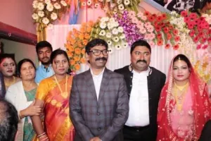 साहेबगंज के सांसद की रिसेप्शन पार्टी में शरीक हुए हेमंत सोरेन