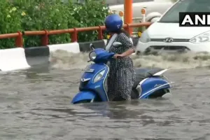 दिल्ली में झमाझम बारिश, ओले भी पड़े, तसवीरों में देखिए कैसी है अपनी राष्ट्रीय राजधानी