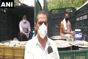 सोनिया गांधी के दामाद रॉबर्ट वाड्रा भी प्रवासी मजदूरों की सेवा के लिए सड़क पर उतरे