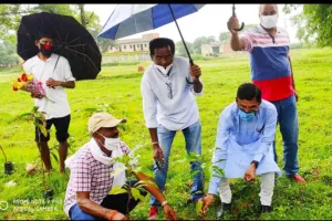 कांके में भाजपा ने वृक्षरोपण कार्यक्रम का किया आयोजन, 800 फलदार पौधे लगाए