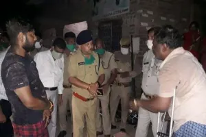 पुरानी रंजिश में यूपी के कासगंज में एक ही परिवार के तीन लोगों की हत्या, दो घायल