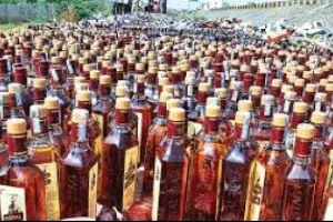शराब माफिया शिवम श्रीवास्तव चढ़ा पुलिस के हत्थे, कई महीनों से था फरार