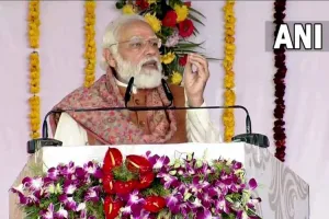 मेरठ में ध्यानचंद खेल विश्वविद्यालय का शिलान्यास, मोदी बोले – योगी सरकार अपराधियों से जेल-जेल खेल रही है