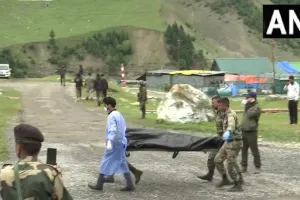 Amarnath Cloudburst : लापता श्रद्धालुओं की खोजबीन के लिए चलाया जा रहा तलाशी अभियान