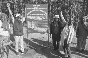 आदिवासी झारखंड में लोग अपने वन अधिकारों का दावा करने के लिए एक दूसरा रास्ता अपना रहे हैं