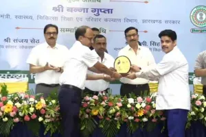 विश्व जनसंख्या दिवस के मौके पर कार्यक्रम का आयोजन, दुमका में सम्मानित किए गए 13 कर्मी