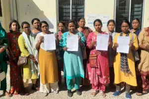 दुमका में महिला दिवस पर महिला एएनएम कर्मियों ने लगायी न्याय की गुहार