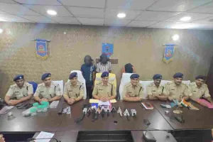 बोकारो: चोरी के कई मामलों का पुलिस ने किया उदभेदन, मोबाइल फोन व आभूषण समेत तीन आरोपी गिरफ्तार