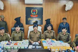 Garhwa News: मोबाइल दूकान में चोरी मामले का पुलिस ने किया खुलासा, 2 गिरफ्तार 