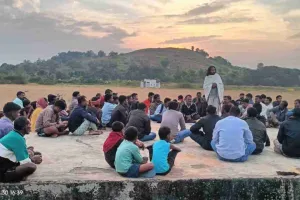 Ranchi News: देवेंद्रनाथ महतो ने राहे प्रखंड के कार्यकर्ताओं संग की चुनावी समीक्षा बैठक