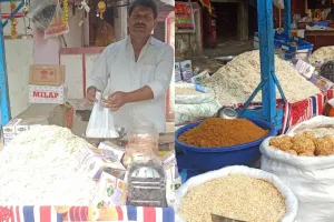 Ranchi news: मकर संक्रांति पर जगमगा उठा बाजार, खरीदारों की लगी भीड़